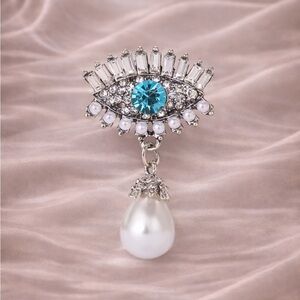 Azure Eye of Elegance Pearl Silver Brooch
